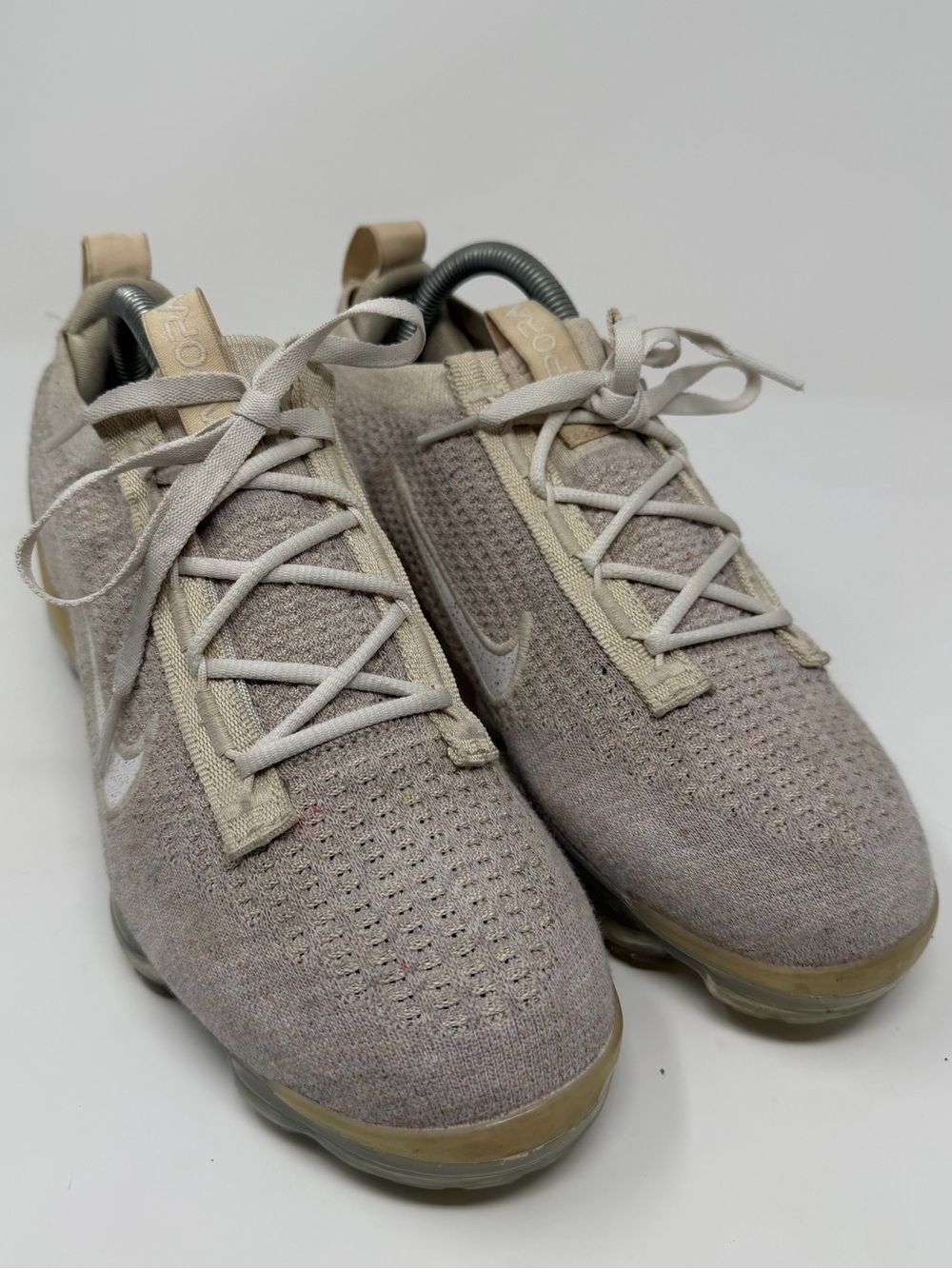 Nike women’s Light Beige Flyknit Vapormax Sneakers Sz. 8.5